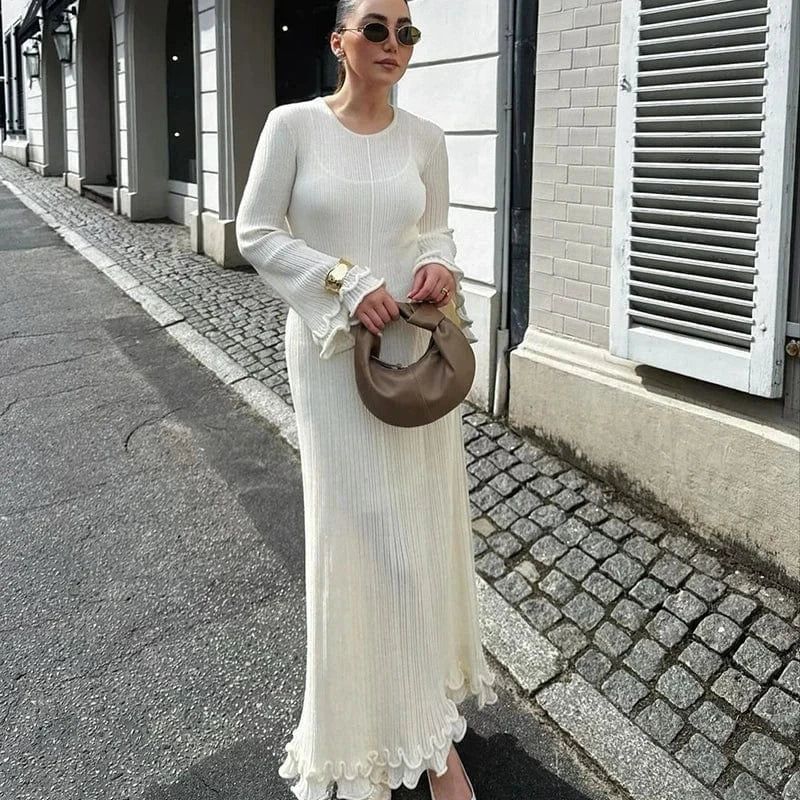 Robe blanche chic: longue et manches longues